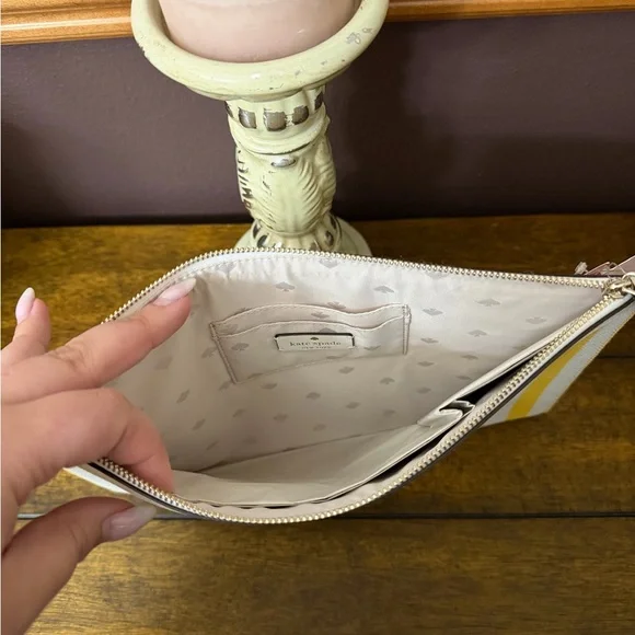 ✨NWT - Kate Spade Street Tote Large Zip Pouch✨ - Picture 8 of 8